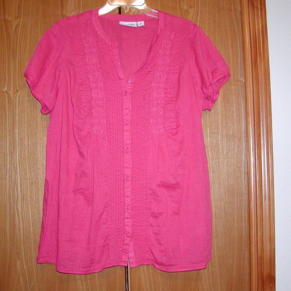 St. John's Bay shirt. - Picture 1 of 3